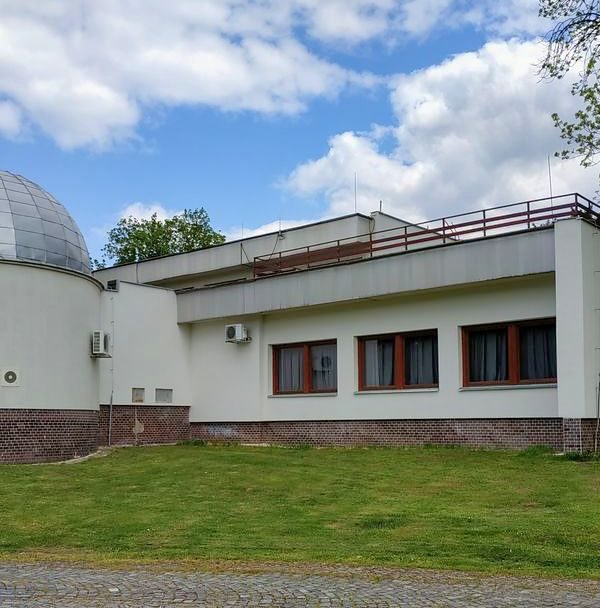 Hvezdáreň a planetárium M. R. Štefánika, Hlohovec Zdroj: Hvezdáreň a planetárium M. R. Štefánika