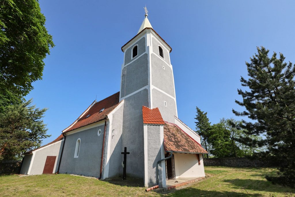 Kostol sv. Margity Antiochijskej, Dlhá Autor: Vladimír Miček
