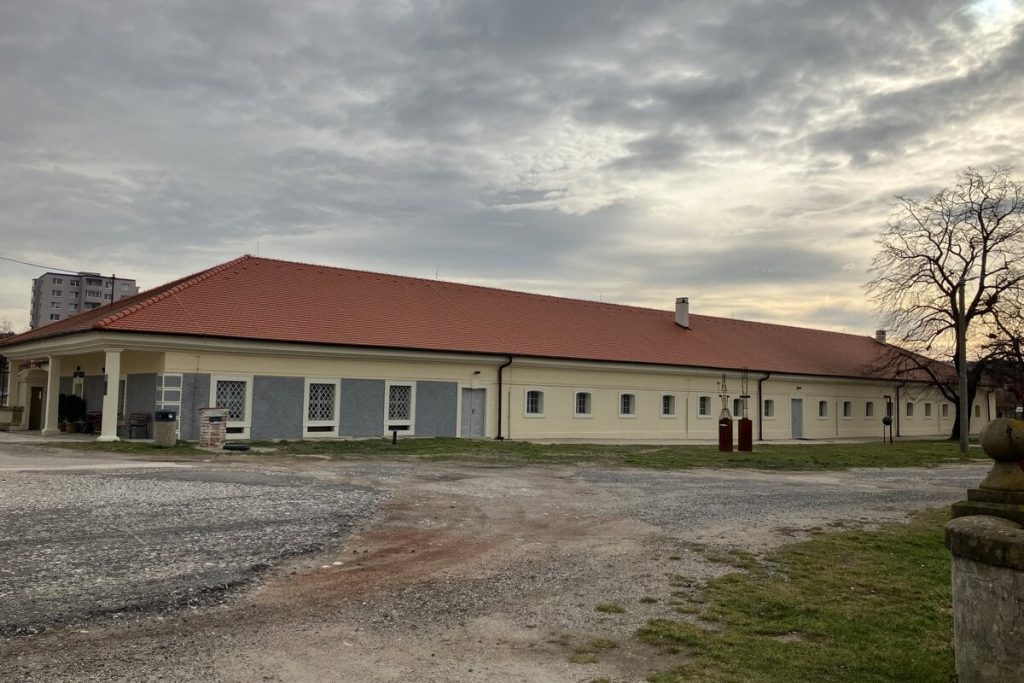Koniareň na Holíčskom zámku Zdroj: Mesto Holíč