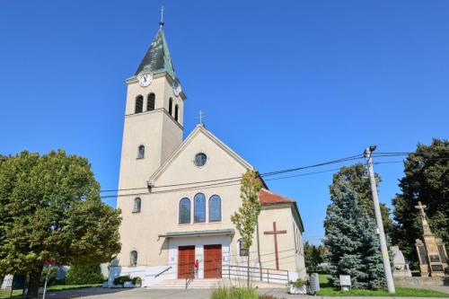 Kostol Krista Kráľa, Hlohovec-Šulekovo Autor: Vladimír Miček